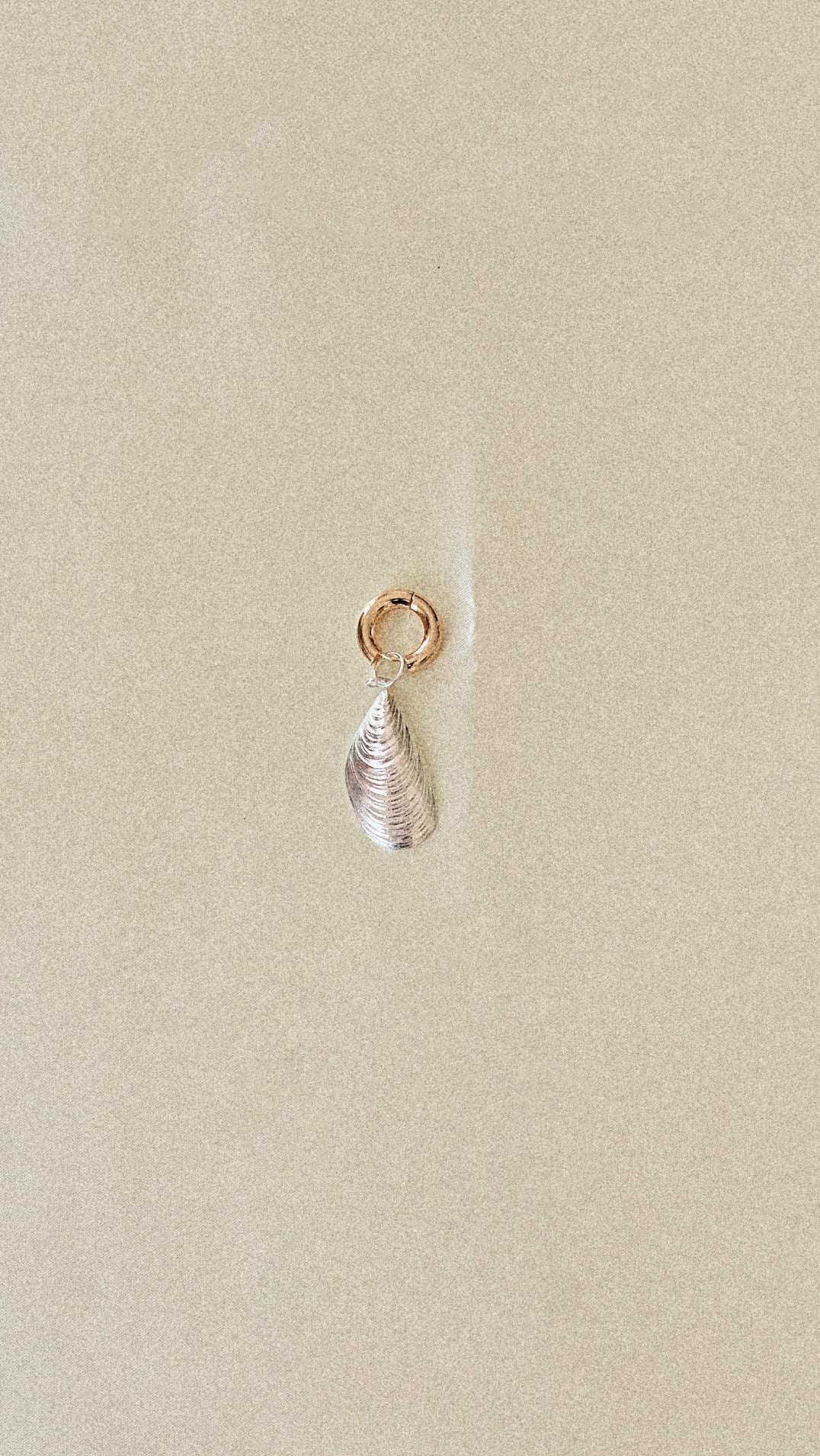 Lovers earring with Silver mussel