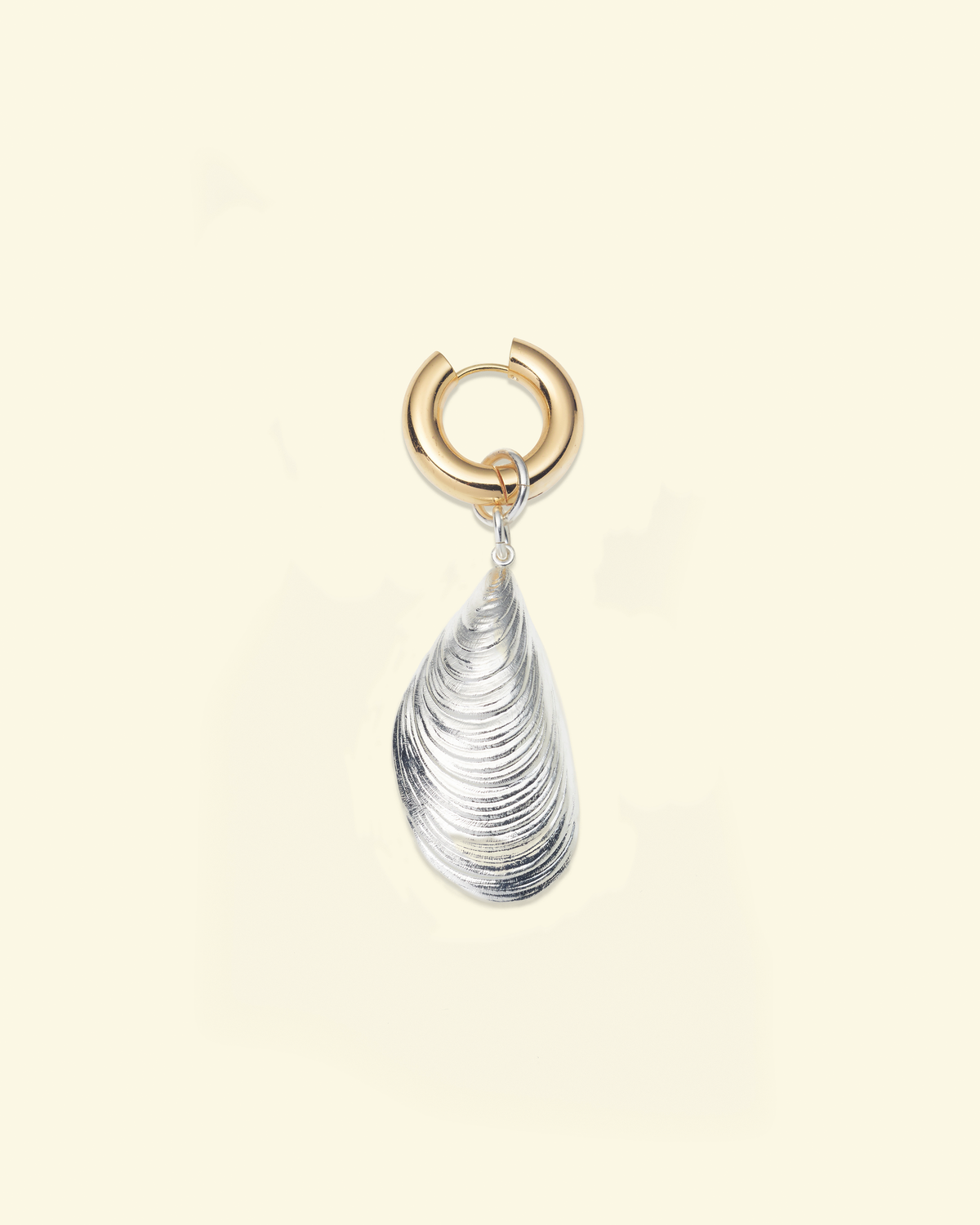 Lovers earring with Silver mussel